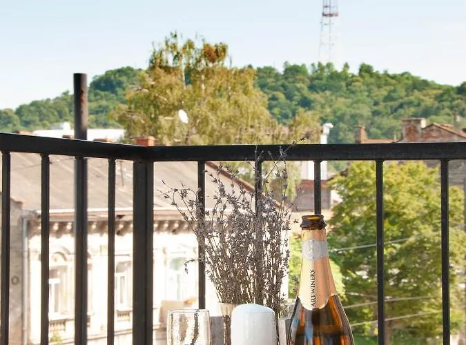 Sweet Avalon לבוב